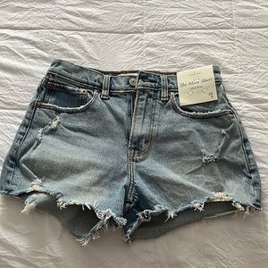 Abercrombie The Mom Short mid rise cutoff short